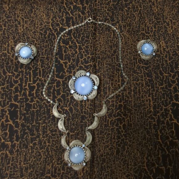 Vtg. Blue Glass Moonstone / Givre Necklace, Clip Earrings & Pin Brooch Parure - Picture 1 of 15